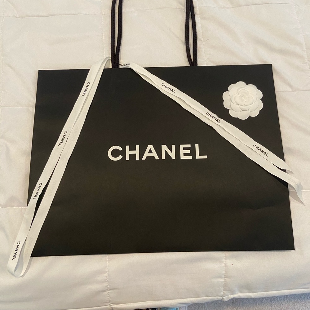Chanel shopping bag with Camilla and ribbons